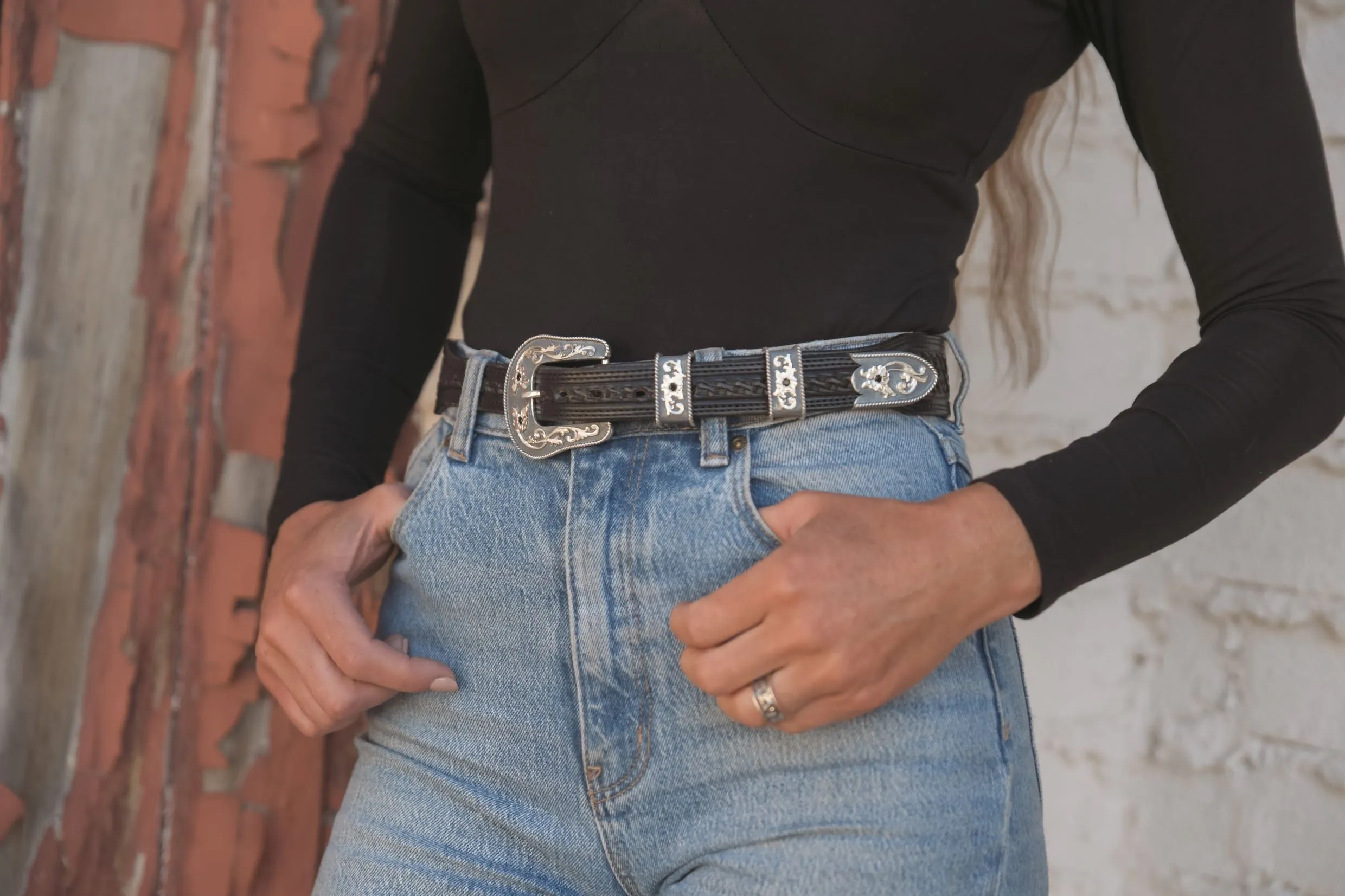 NEW! The Silver Shadow Buckle Set